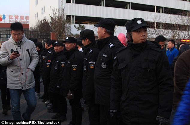 Trung Quốc: Rúng động vụ trẻ em mầm non bị ép uống thuốc lạ, ngược đãi và lạm dụng tình dục